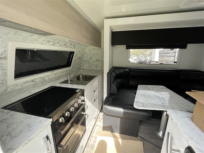 AVIDA CV7054 SL TOPAZ MULTI TERRAIN CARAVAN