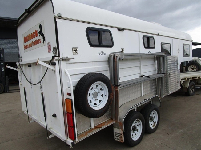 OUTBACK FLOATS CAMPER/HORSE FLOAT