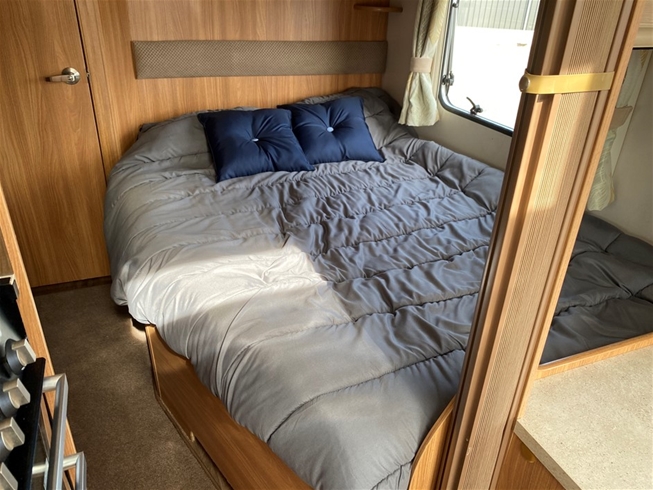 Swift Explorer 4FB Caravan