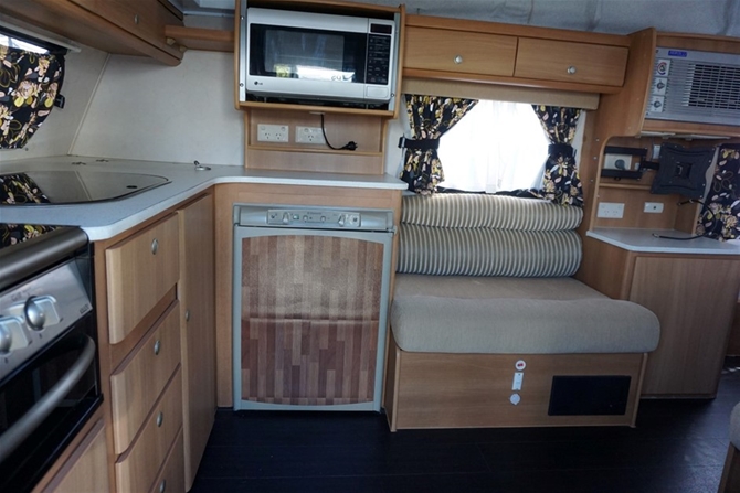 Jayco J Series 16.52-2 Caravan